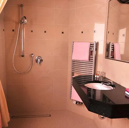 Hirschen-dorfmuehle בית הארחה